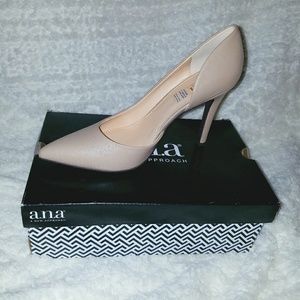 A.n.a. nude pumps